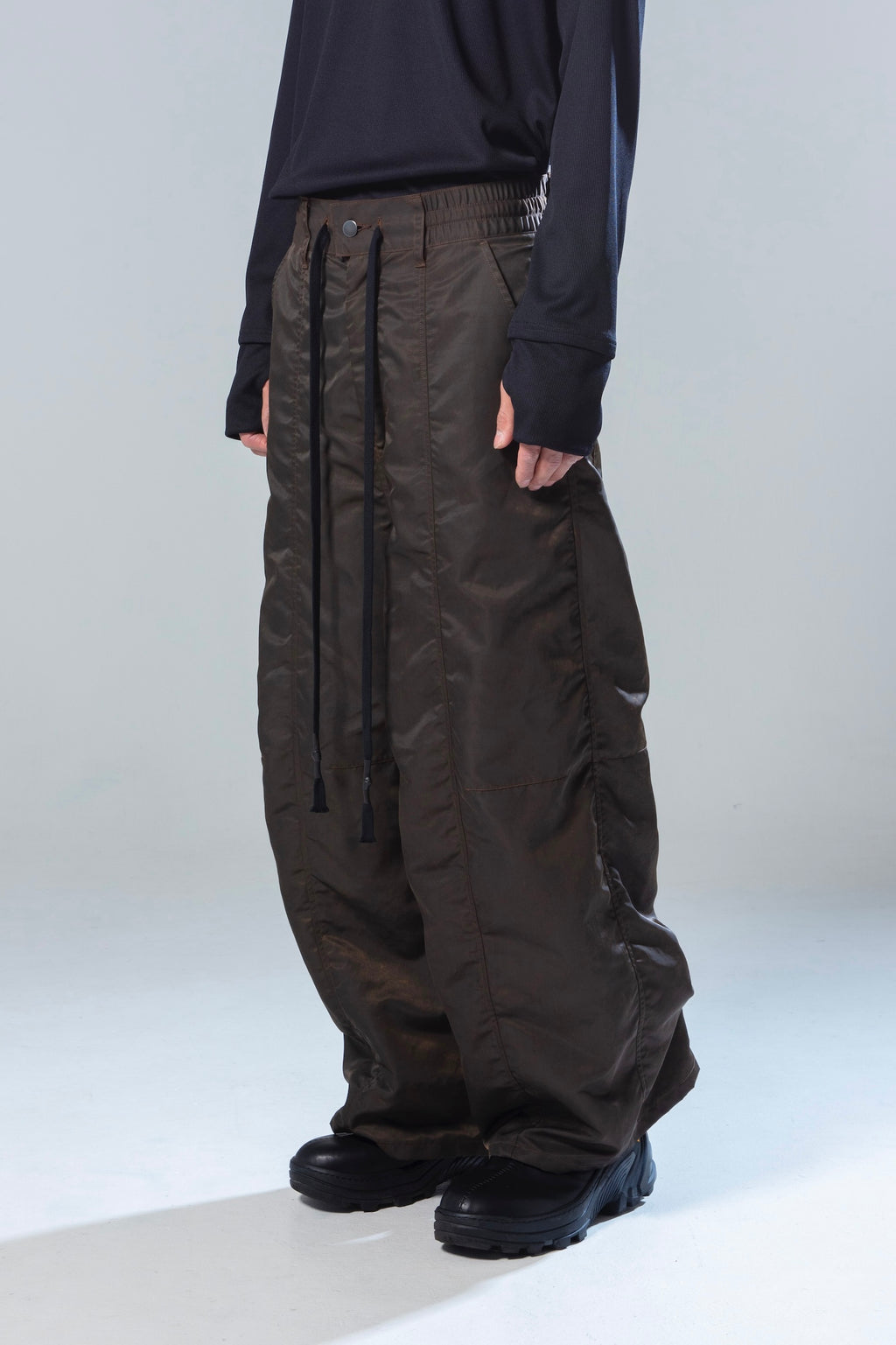 prasthana : pigment nylon knee tuck baggy – prasthana sendagaya store