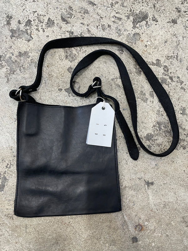 GUIDI : FT2 SOFT HORSE FULL GRAIN FLAT CROSSBODY