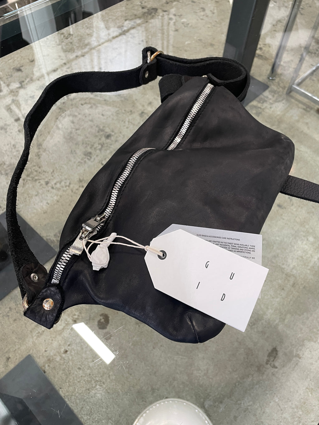 GUIDI : BV07 SOFT HORSE FULL GRAIN MEDIUM FANNY BAG – prasthana